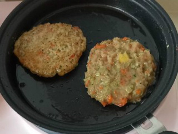 自制牛肉汉堡肉饼做法，日式美食的牛肉汉堡肉饼做法